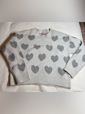 Francesca's Collections Gray Heart-Print Crewneck Sweater